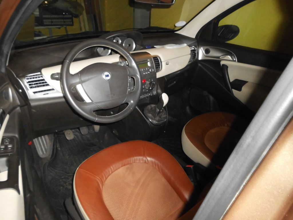 Bild des Angebotes Lancia Ypsilon 1.2 8v Elefantino Gold Elefantino Gold