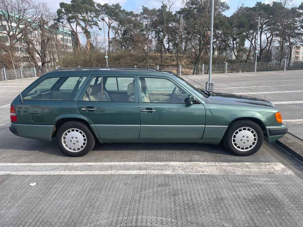 Bild des Angebotes Mercedes-Benz 300TE Oldtimer S124 Leder Klima 7-SitzerTÜV 3/28