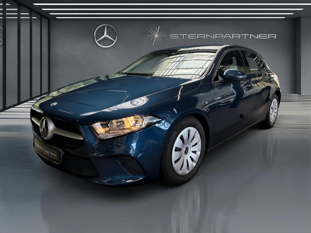 Bild des Angebotes Mercedes-Benz A 180 NAVI+MBUX+PDC+CARPLAY+TEMPOMAT+SHZ+SPURH.