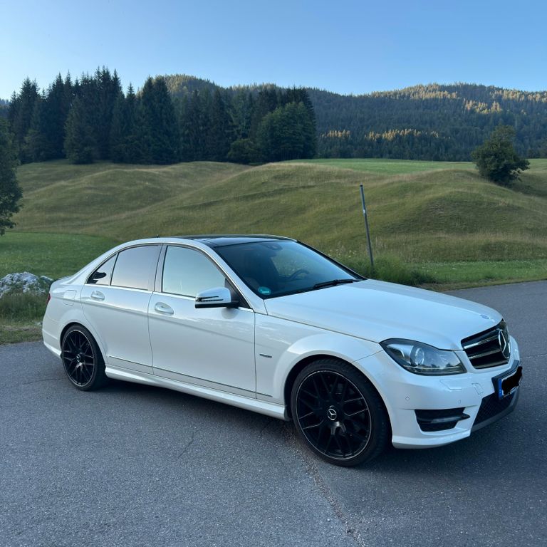 Bild des Angebotes Mercedes-Benz C 350 BlueEFF. AMG Distronic + H&K Pano