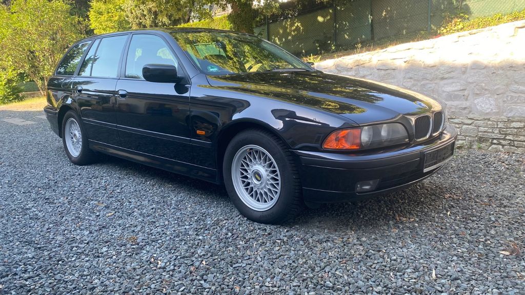 Bild des Angebotes BMW 528i Touring -