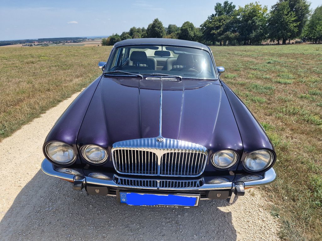 Bild des Angebotes Jaguar Daimler XJ6 Vanden Plas 4.2 Series II