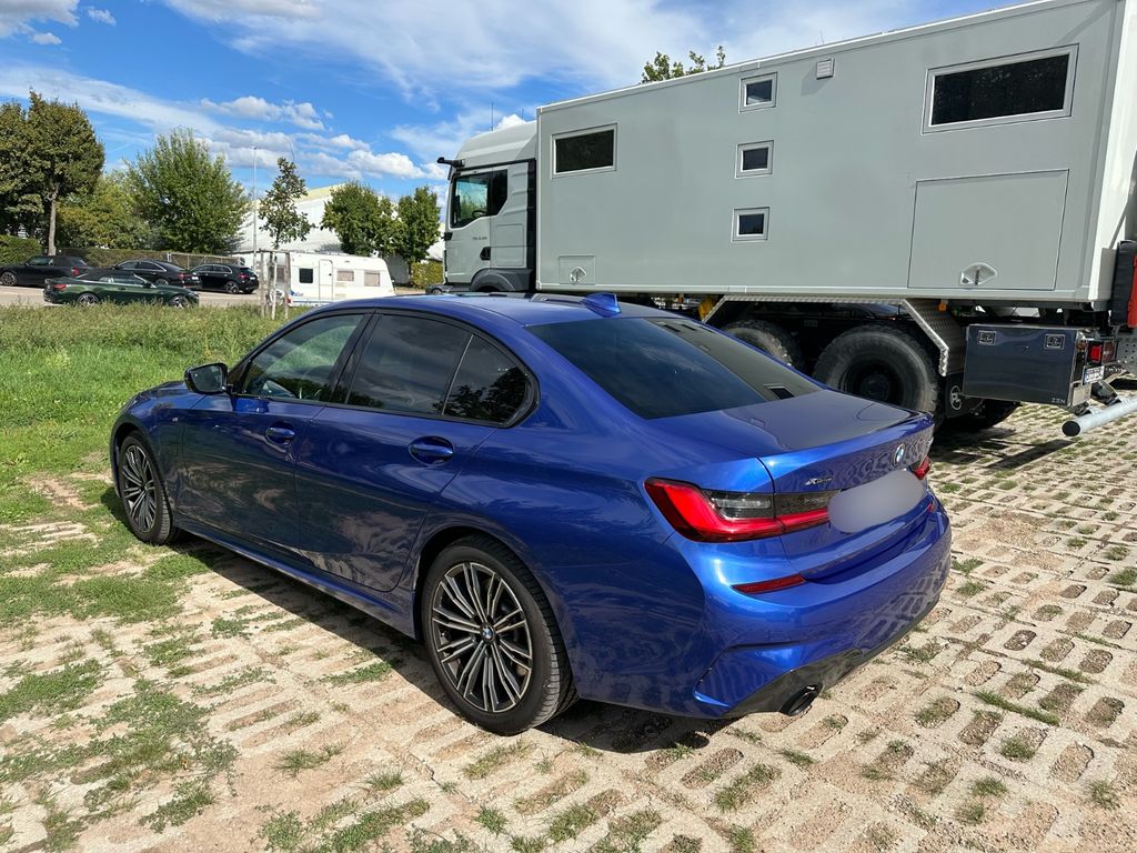Bild des Angebotes BMW 330e xDrive M Sport Automatik M Sport