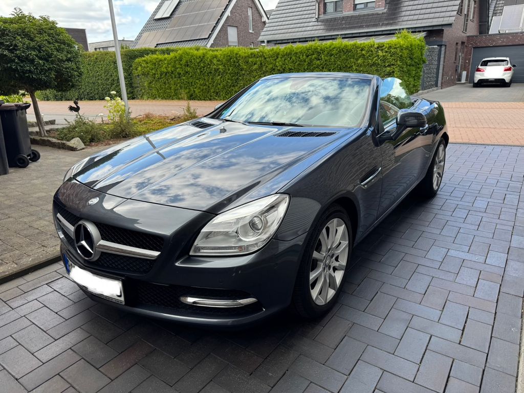 Bild des Angebotes Mercedes-Benz SLK 200 BlueEFFICIENCY - Navi-Leder-Nackenheizun