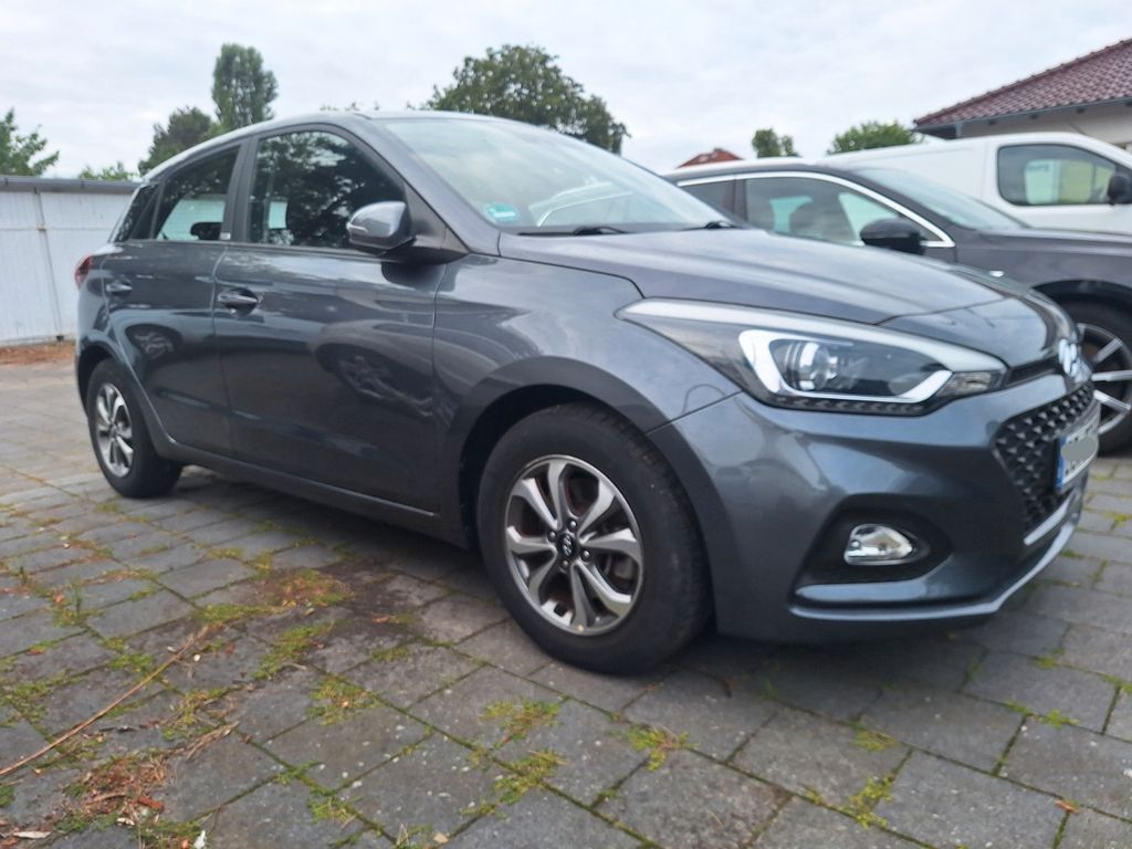 Bild des Angebotes Hyundai i20 1.0 T-GDI 74kW YES! AUTOMATIK * 015218099052