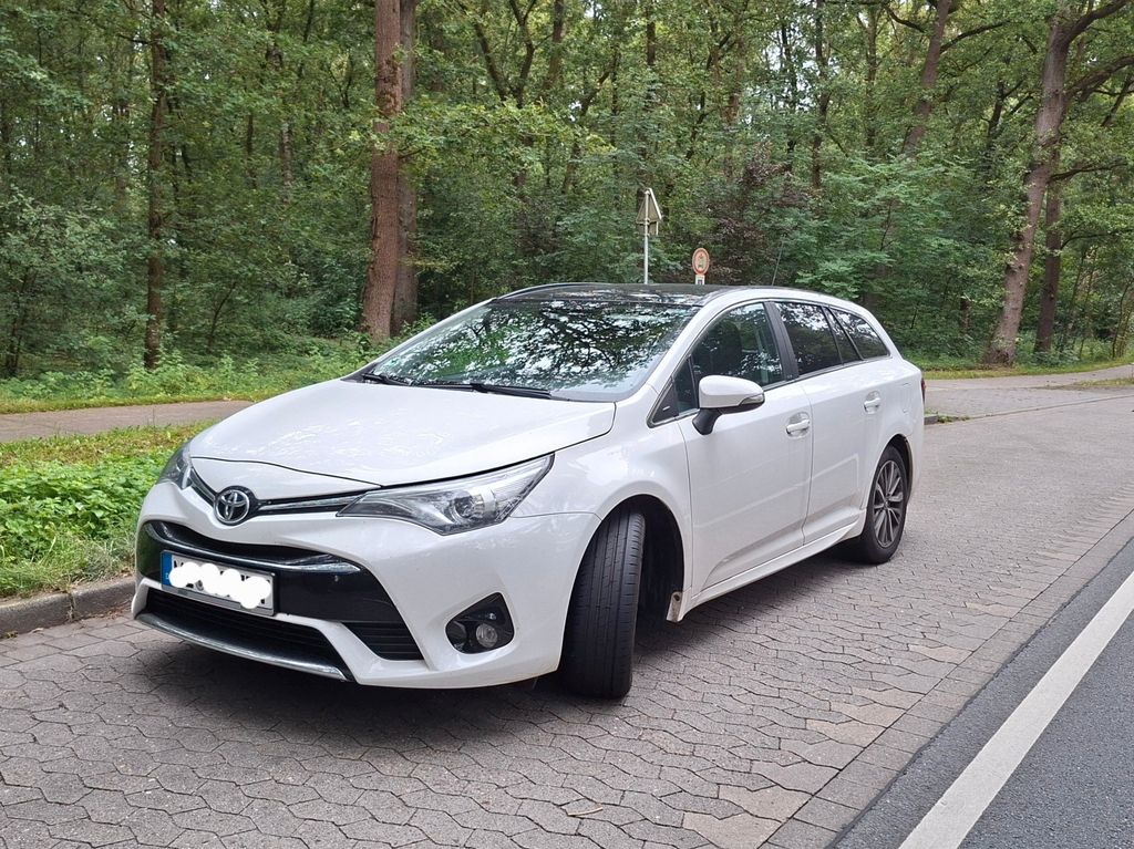 Bild des Angebotes Toyota Avensis EZ 2018, Sehr gepflegt,Unfallfrei