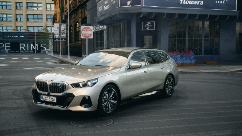 Bild des Angebotes BMW i5 xDrive40 Touring *TOP AUSSTATTUNG*