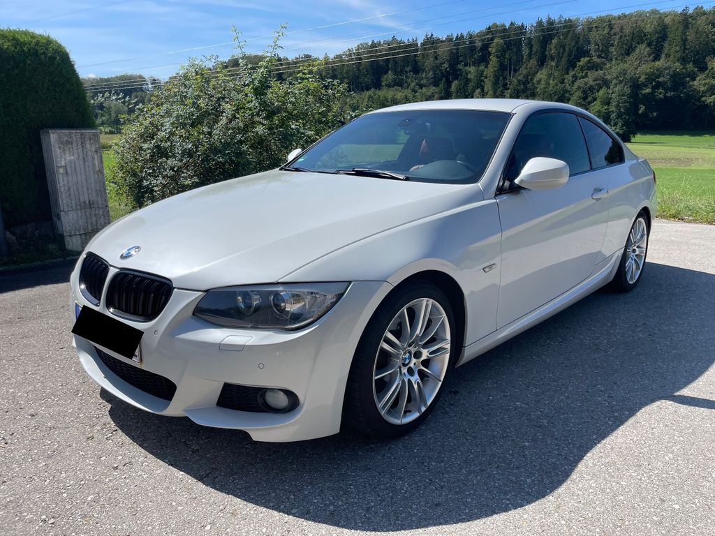 Bild des Angebotes BMW 318i Coupé Facelift M Sport Paket SG rotes Leder
