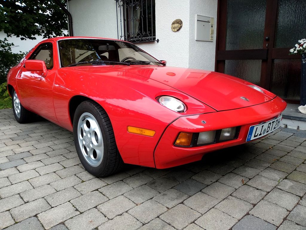 Porsche 928 4,5L, 8-Zylinder, 240 PS, Schalter