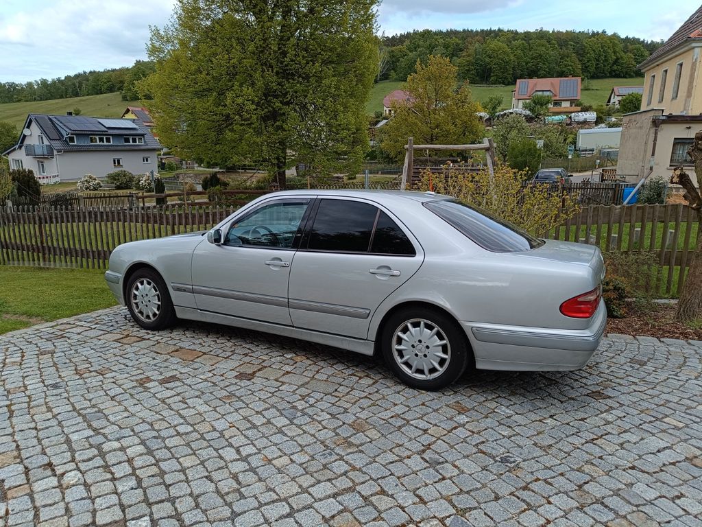 Mercedes-Benz E 270 CDI ELEGANCE Elegance