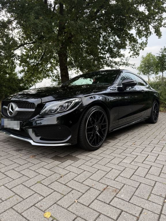 Bild des Angebotes Mercedes-Benz Coupé AMG-LINE 9G-Tronic Burmester/Panorama