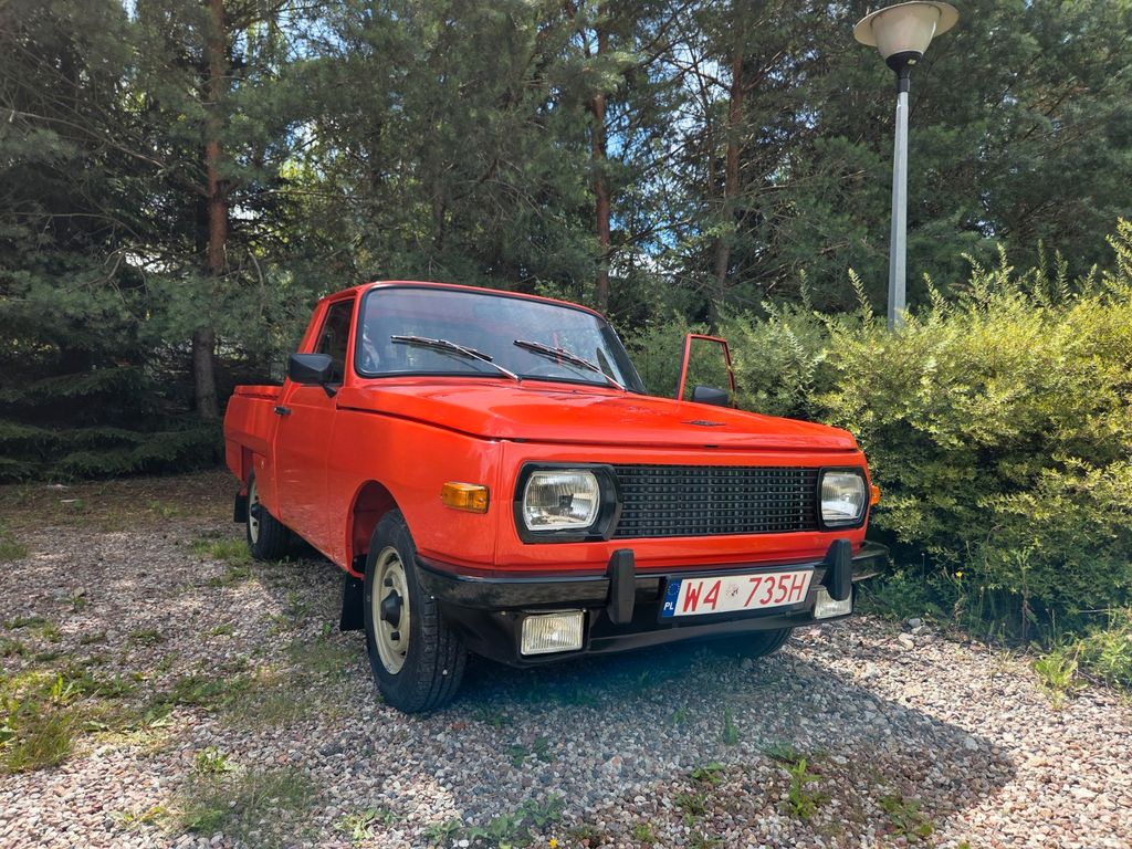 Bild des Angebotes Wartburg 353 W Trans 1984 Flammenrot