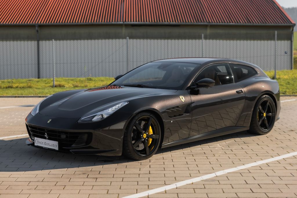 Ferrari GTC4 Lusso T V8