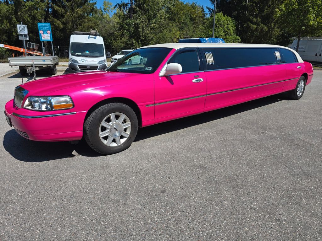 Bild des Angebotes Lincoln Town Car Stretchlimousine