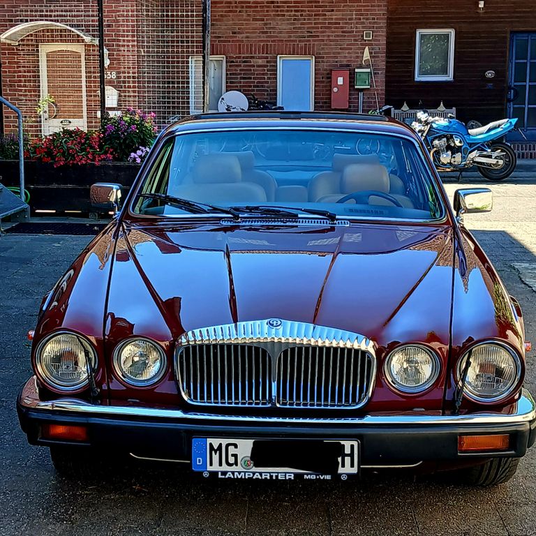 Jaguar XJ12 Daimler Double Six