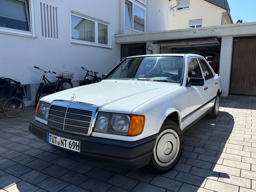 Bild des Angebotes Mercedes-Benz 230E TÜV*H-KENNZEICHEN*