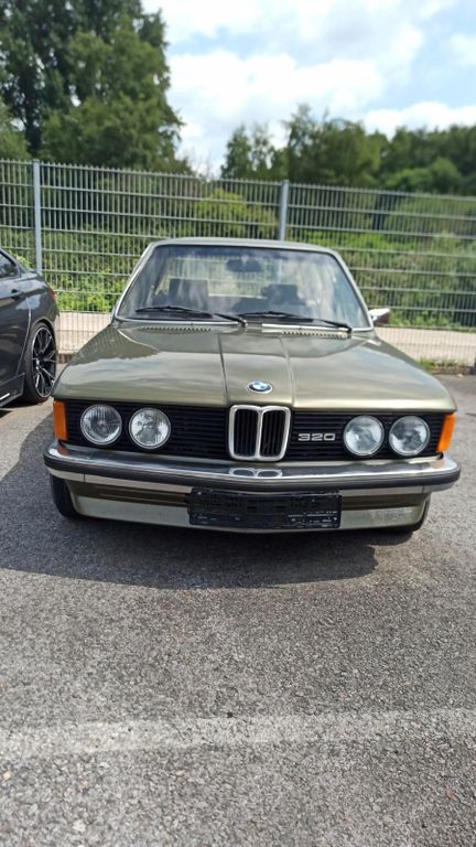 BMW 320 E21