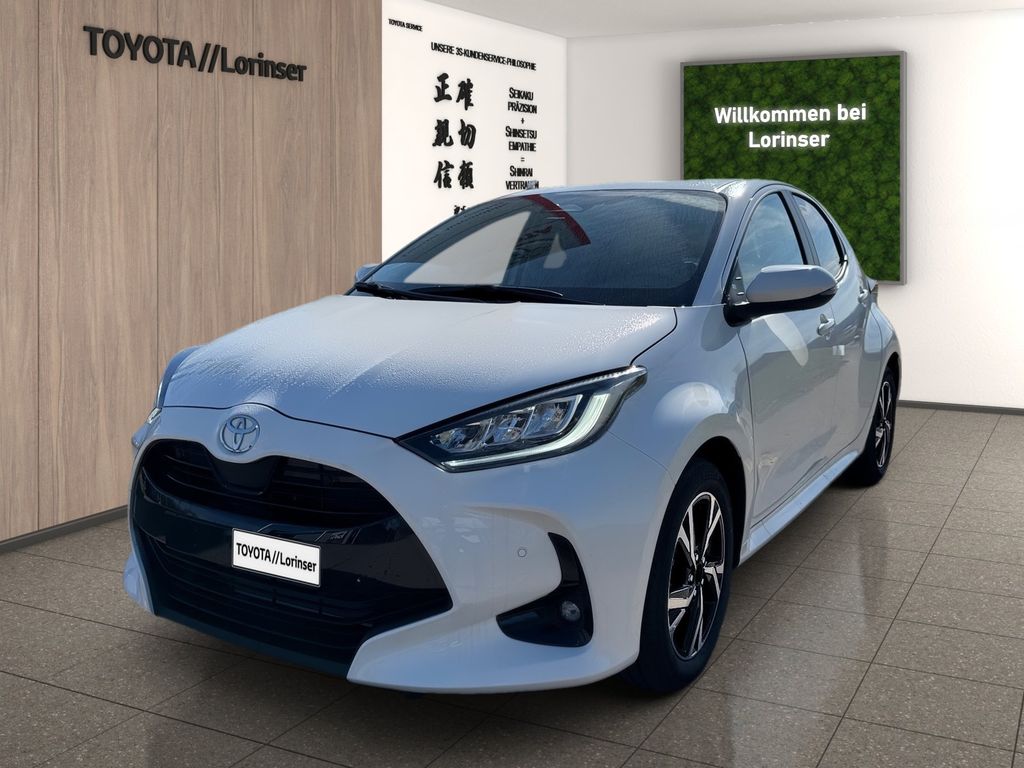 Bild des Angebotes Toyota Yaris 1.5 Teamplayer Kam.+KlimaA+LED+PDC+SHZ+ACC