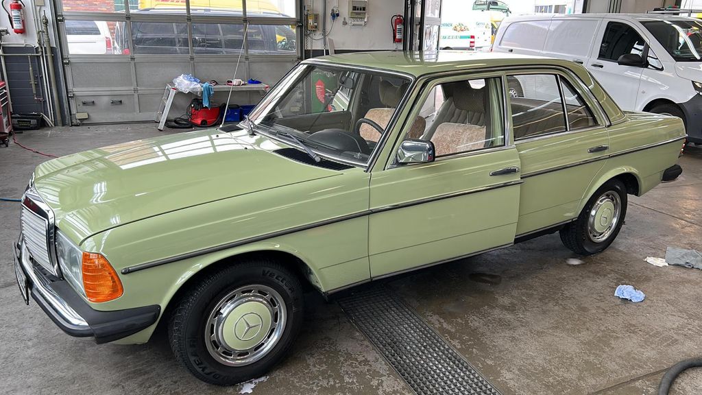 Bild des Angebotes Mercedes-Benz 240