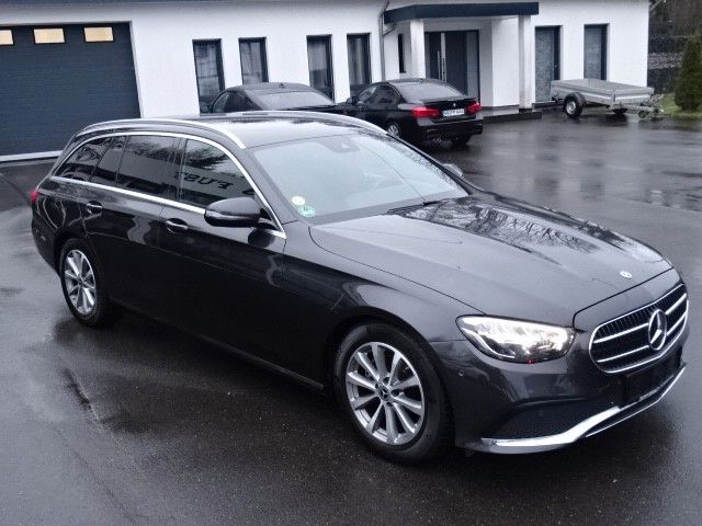 Bild des Angebotes Mercedes-Benz E 200d T-MOD,AVANTG,LEDER,NAV,LED,AUT,KAM,1HAND