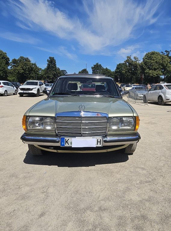 Bild des Angebotes Mercedes-Benz E 230, Baureihe W123 (Oldtimer)