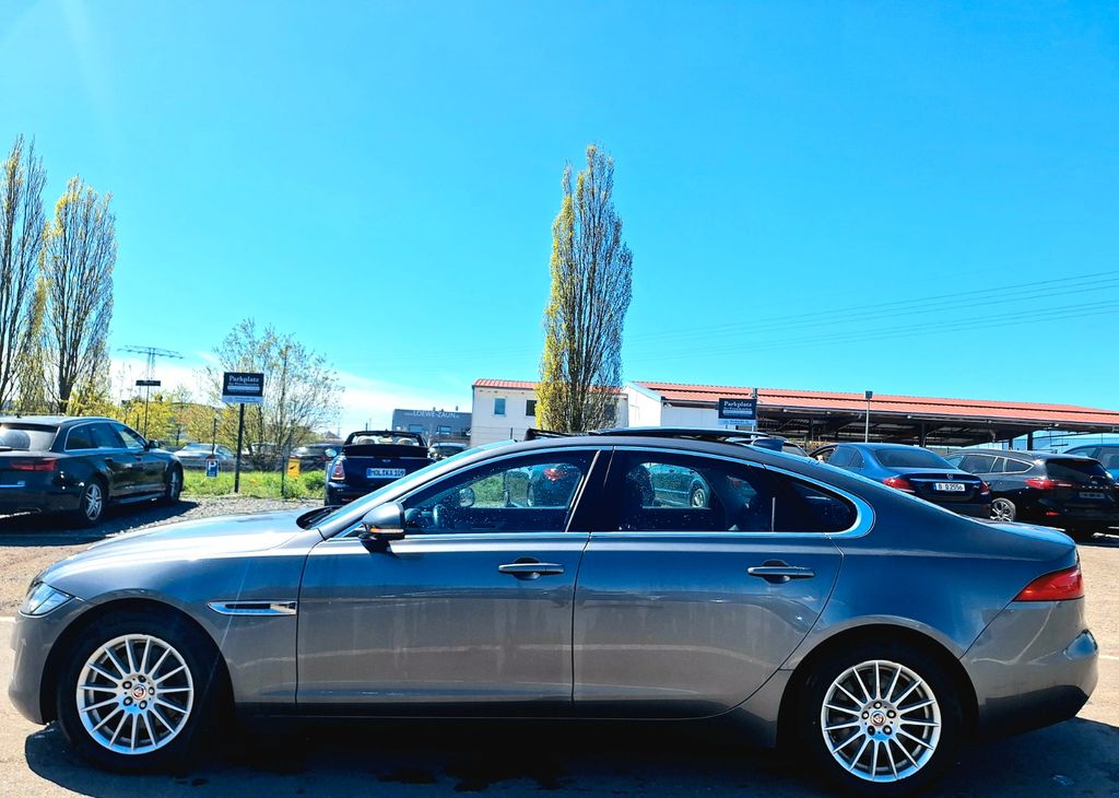 Bild des Angebotes Jaguar XF Prestige*Sch.Dach*Xen*Leder*SHZ*Cam-PDC*Navi