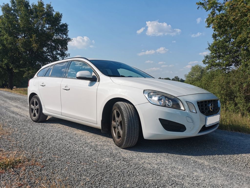Bild des Angebotes Volvo V60 T3 Kinetic