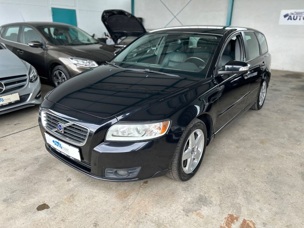 Bild des Angebotes Volvo V50 Kombi D5 Momentum