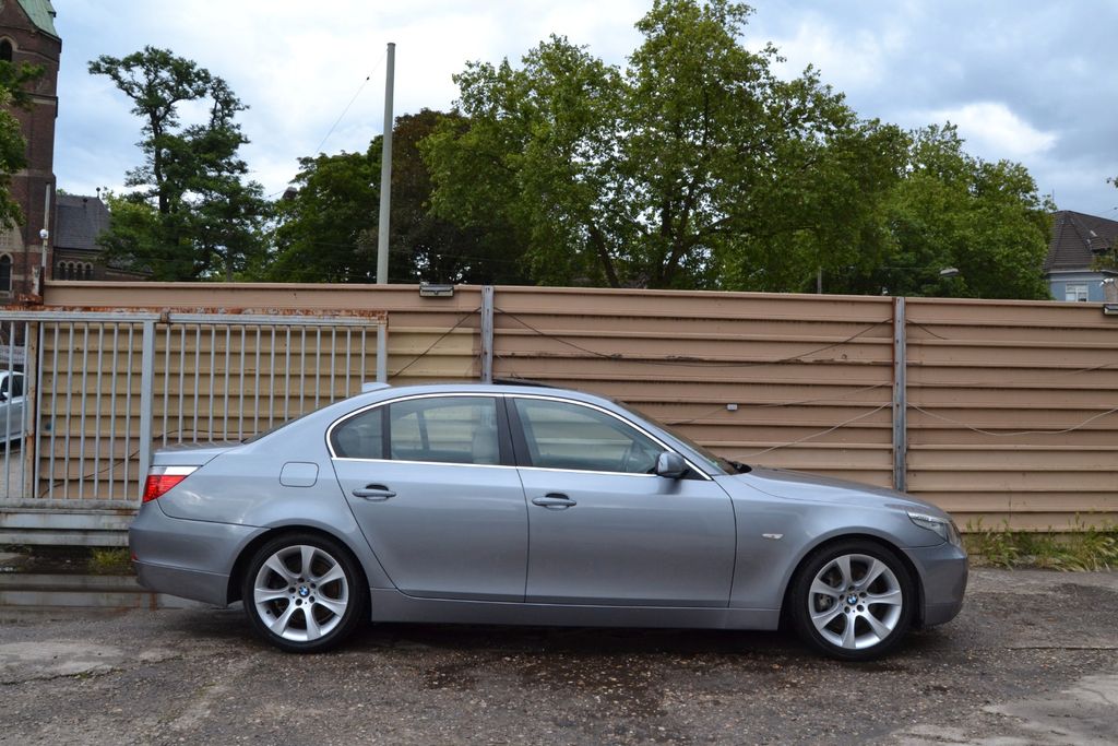 Bild des Angebotes BMW 5 Lim. 530i*2.HAND*LEDER*XENON*SMG*S.DACH*ISOFIX