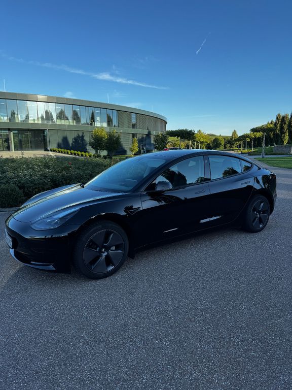 Bild des Angebotes Tesla Model 3 Standard | Hinterradantrieb | Wärmepumpe
