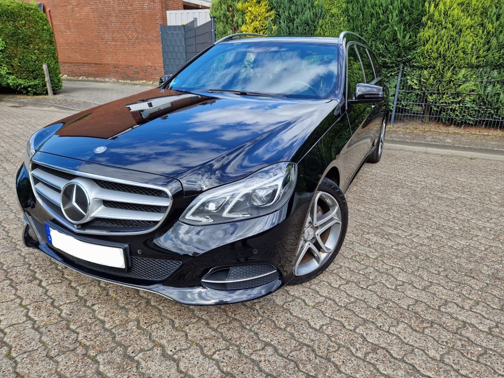 Bild des Angebotes Mercedes-Benz E 220 T CDI Avantgarde Sportpaket Coamnd LED
