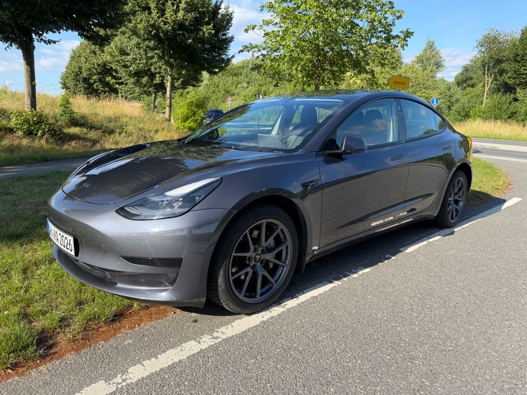 Bild des Angebotes Tesla TESLA MODEL 3 grau Ganzjahresreifen UNFALLFREi