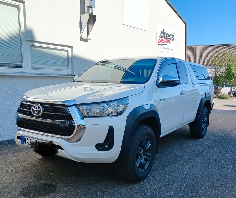 Bild des Angebotes Toyota Hilux 4x4 Extra Cab 2.8 D-4D Comfort