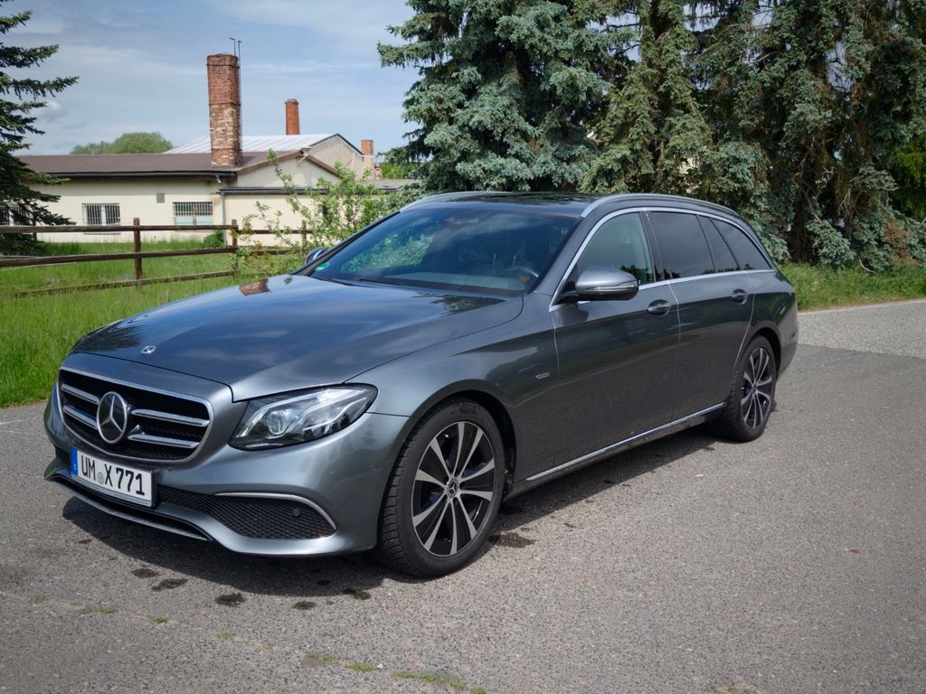 Bild des Angebotes Mercedes-Benz E 220d Kombi - Sportstyle - 8-fach bereift