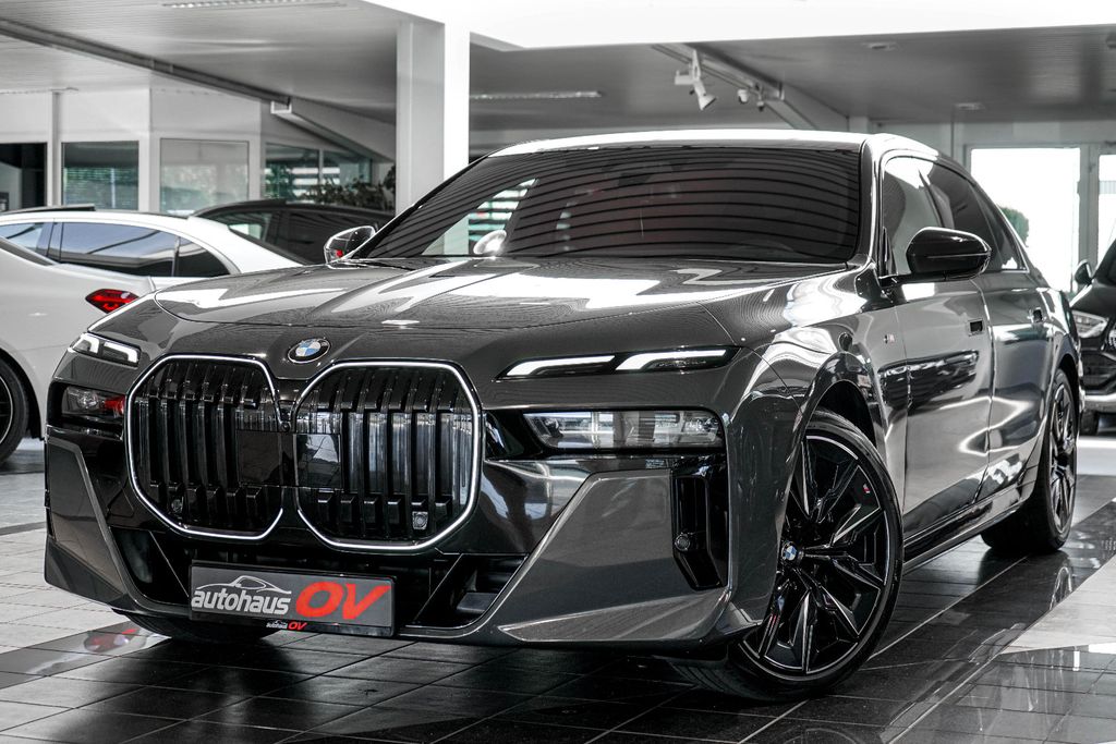 Bild des Angebotes BMW 740xd M Sport Pro*Fond Theatre*Executive*4xMassa