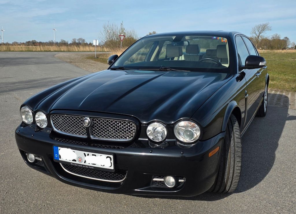 Bild des Angebotes Jaguar XJ8 4.2 Liter Sovereign