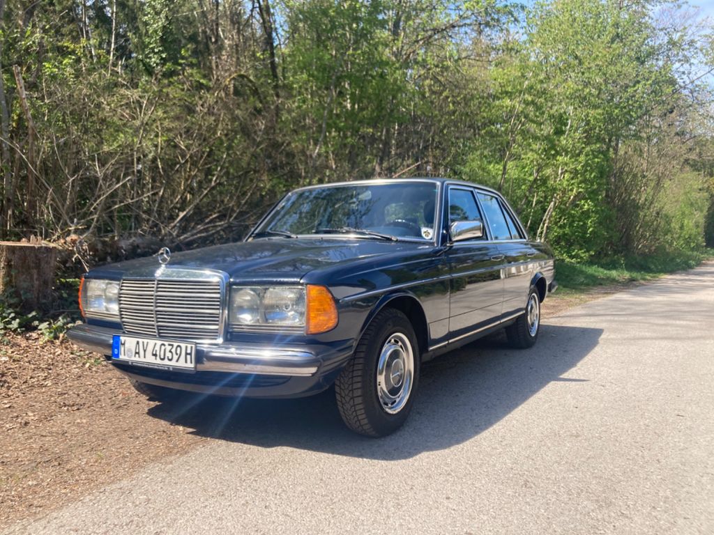 Bild des Angebotes Mercedes-Benz 230E W123,Zstd.2,sehr gepflegt,Scheckheft