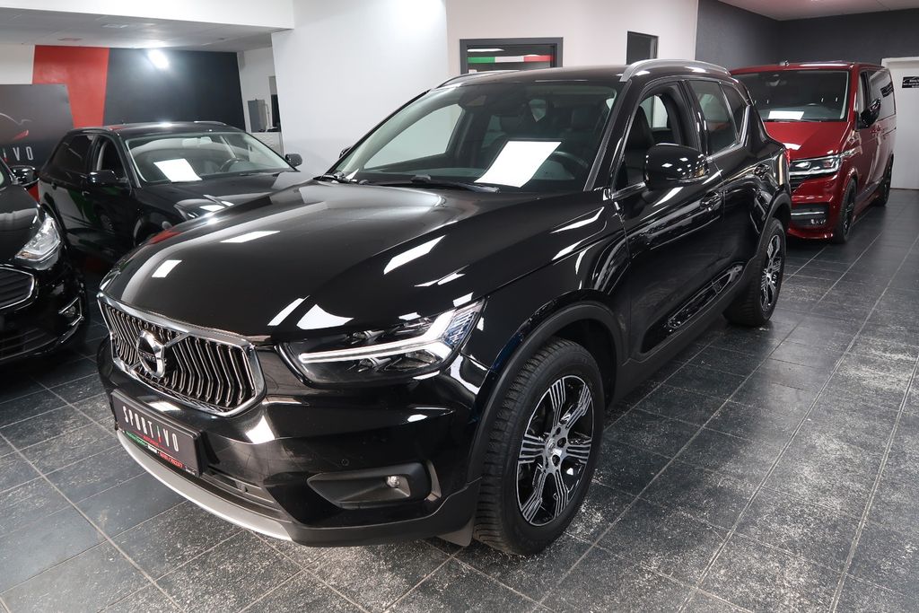 Bild des Angebotes Volvo XC40 Inscription 2WD*STDHZ*KAM*LED*CARPLAY*SHZ*