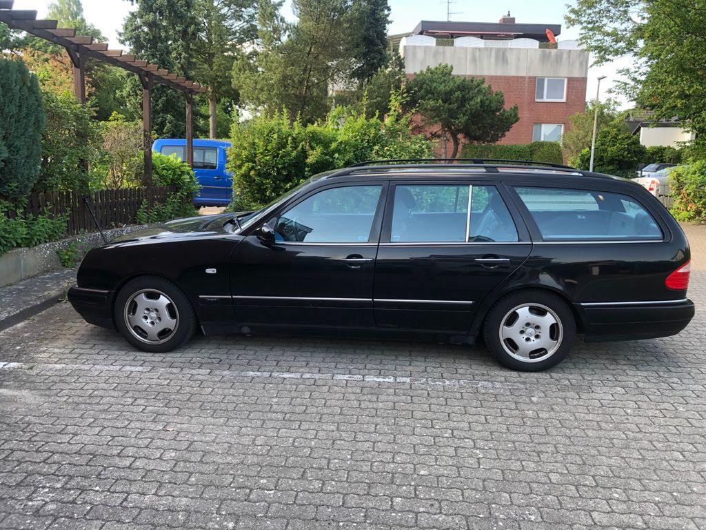 Bild des Angebotes Mercedes-Benz E 420 T AVANTGARDE