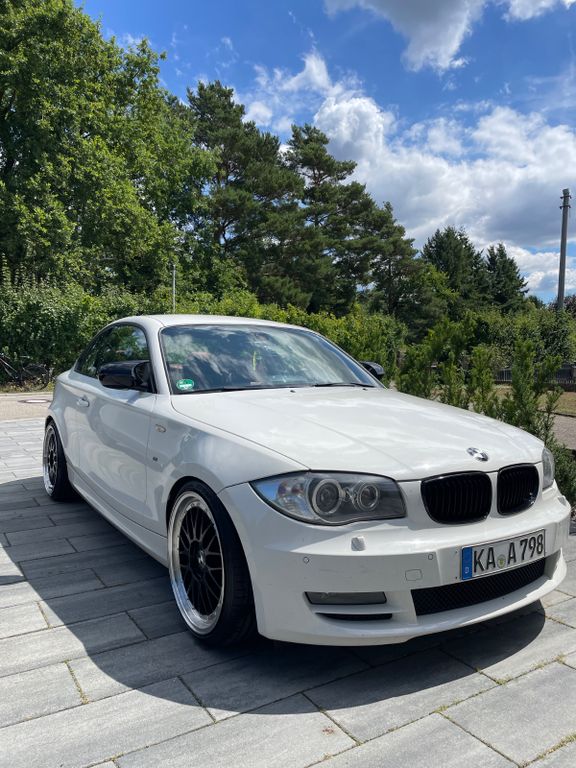 BMW 118d Coupé E82 Navi Bi-Xenon Leder SHZ 19 Zoll