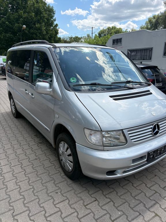 Mercedes-Benz V 220