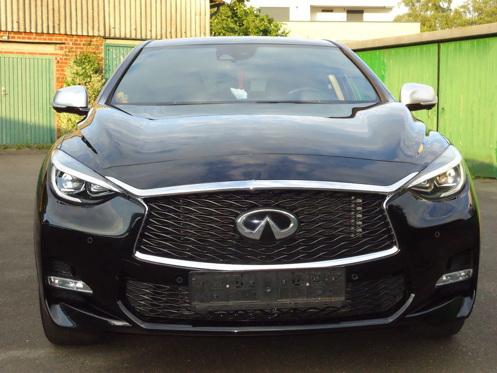Infiniti Q30 S 1,6 DCT Sport Automatik. TÜV/ASÜ Neu