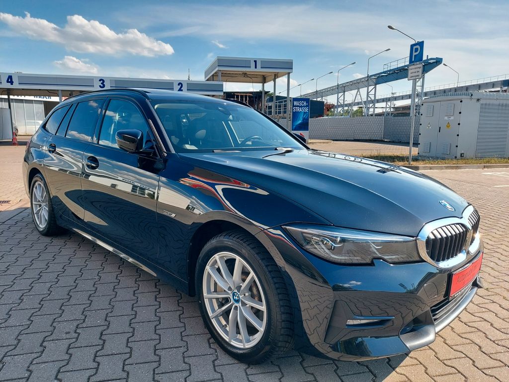 Bild des Angebotes BMW 3 Touring 330 e xDrive M Sport Line Pano Leder