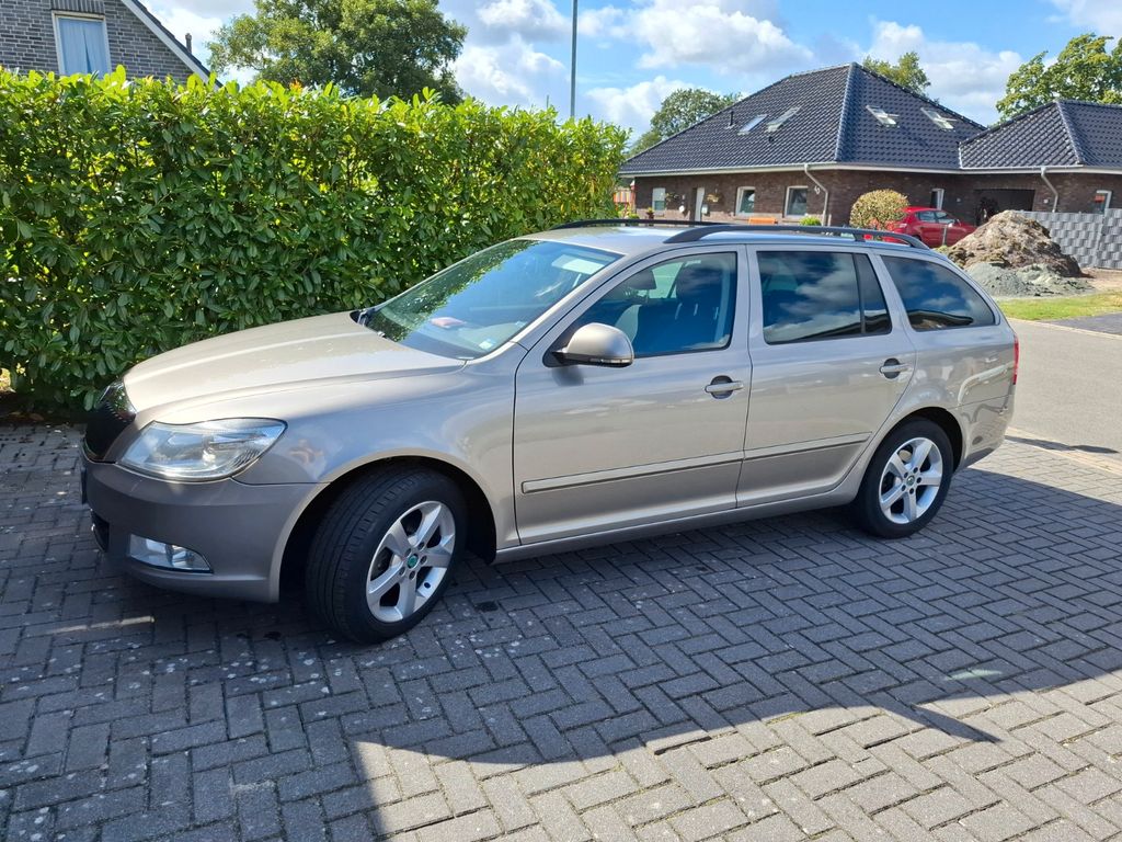 Bild des Angebotes Skoda Octavia 2.0 TDI Family Combi Family AHK 140 PS