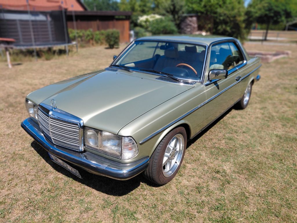 Bild des Angebotes Mercedes-Benz 230 CE/W123 Top Zustand