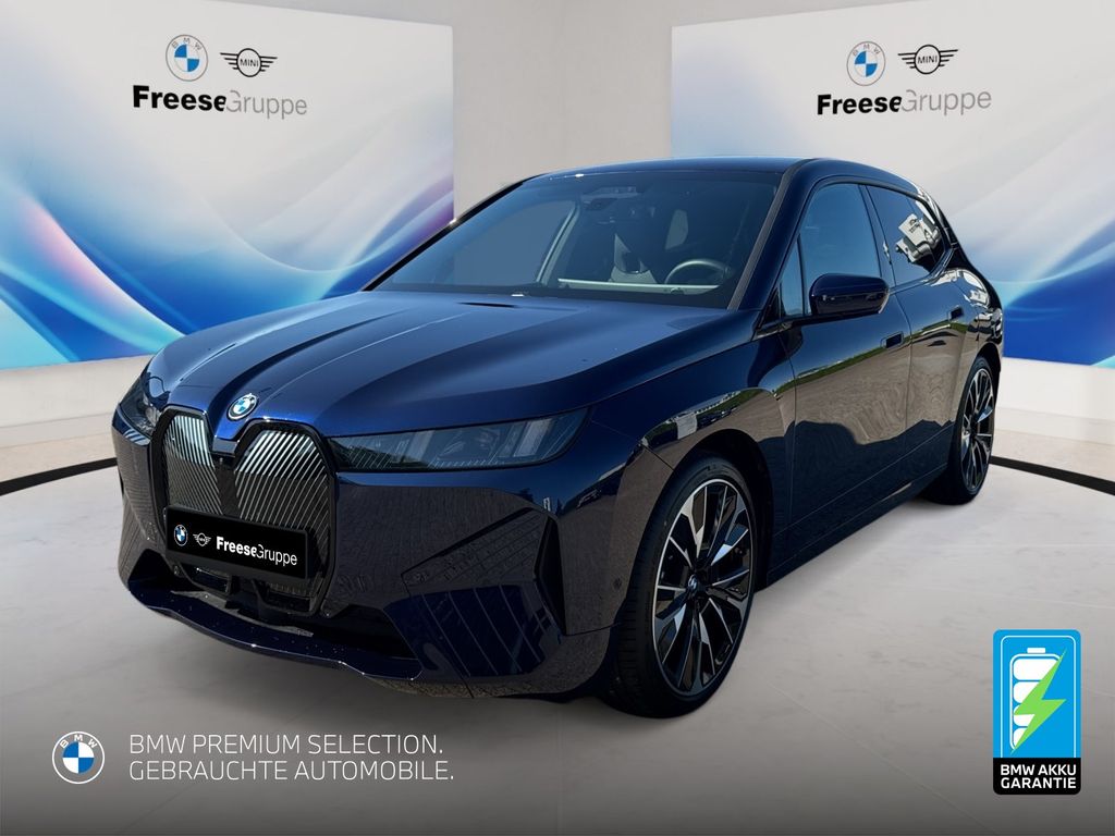 Bild des Angebotes BMW iX xDrive45 0,25% UVP: 97.040€
