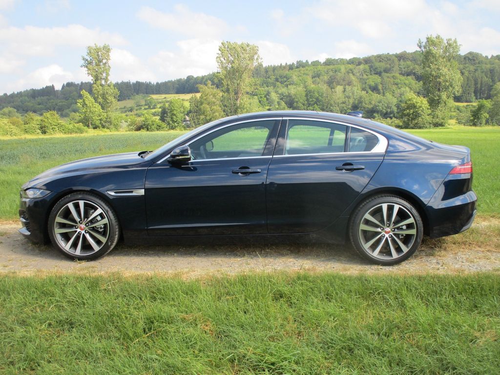 Bild des Angebotes Jaguar XE P250 SE SE