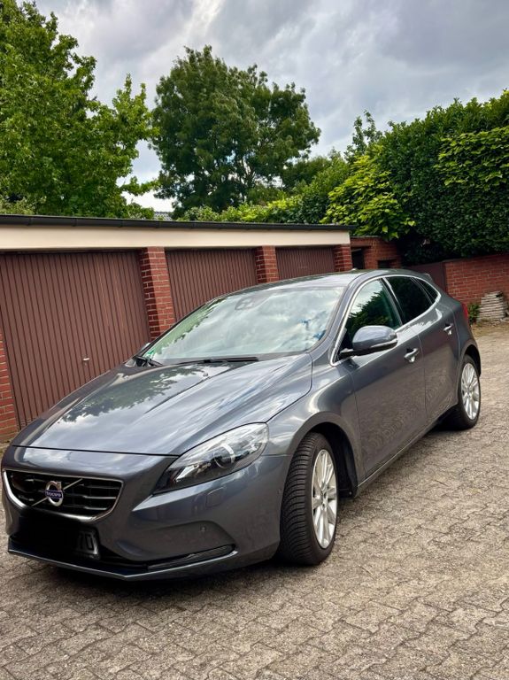 Bild des Angebotes Volvo V40 D2 Powershift Momentum Automatik