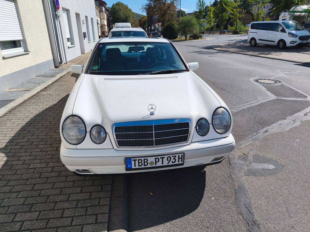 Bild des Angebotes Mercedes-Benz E 320 Classic