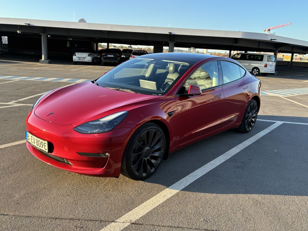Bild des Angebotes Tesla Model 3 Performance in rot Dual Motor AWD (2021)